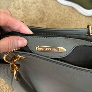 Spacious shoulder bag